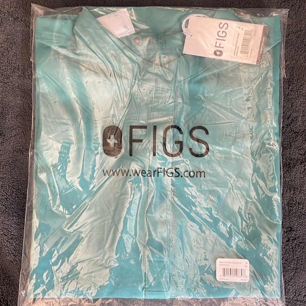 NWT Figs Rafaela women’s scrub top size medium